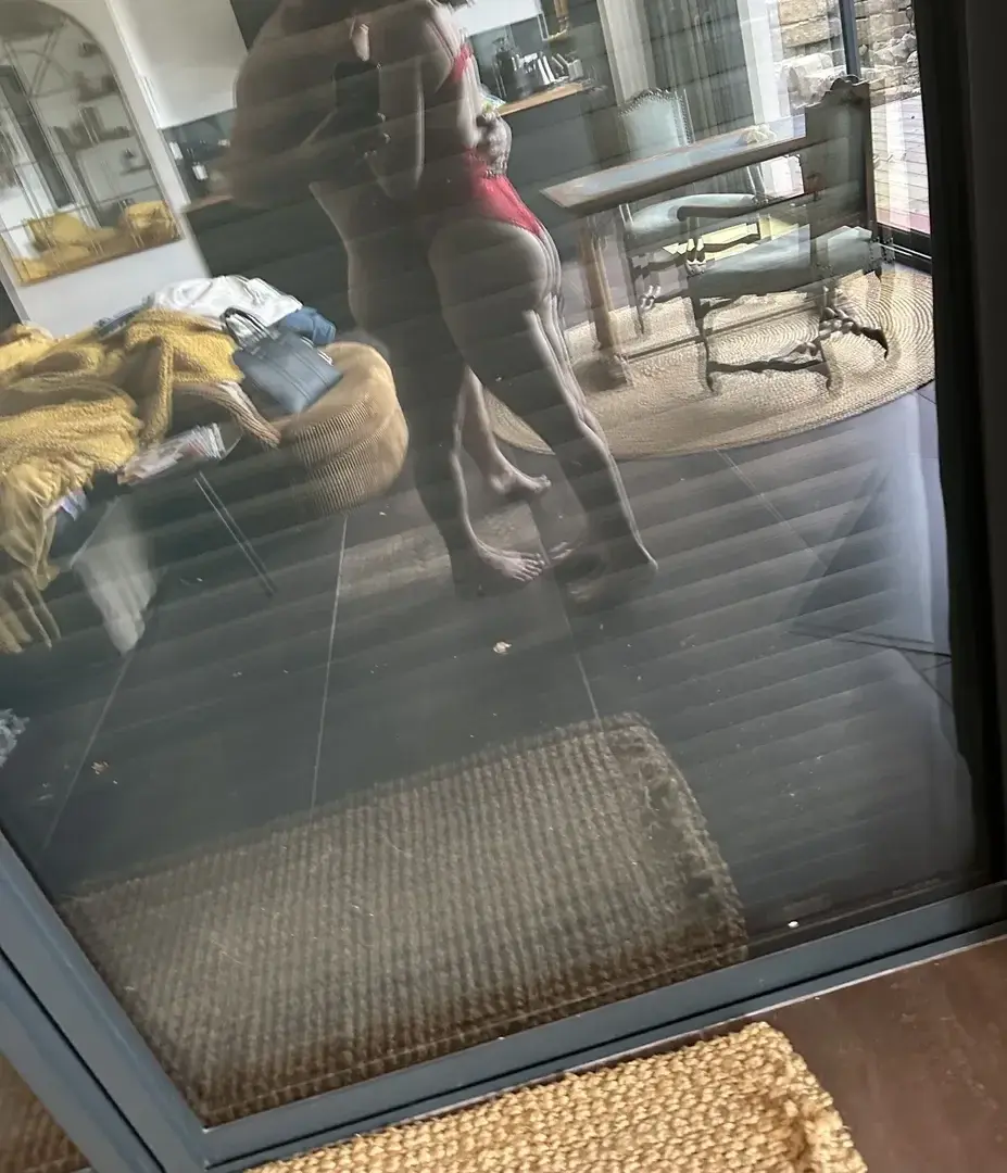 Leak & nude MYM — Petitebruneetvous : « Vidéos très hot !!! J’adore ça 🔥🔥 et toi ? » (MYM)