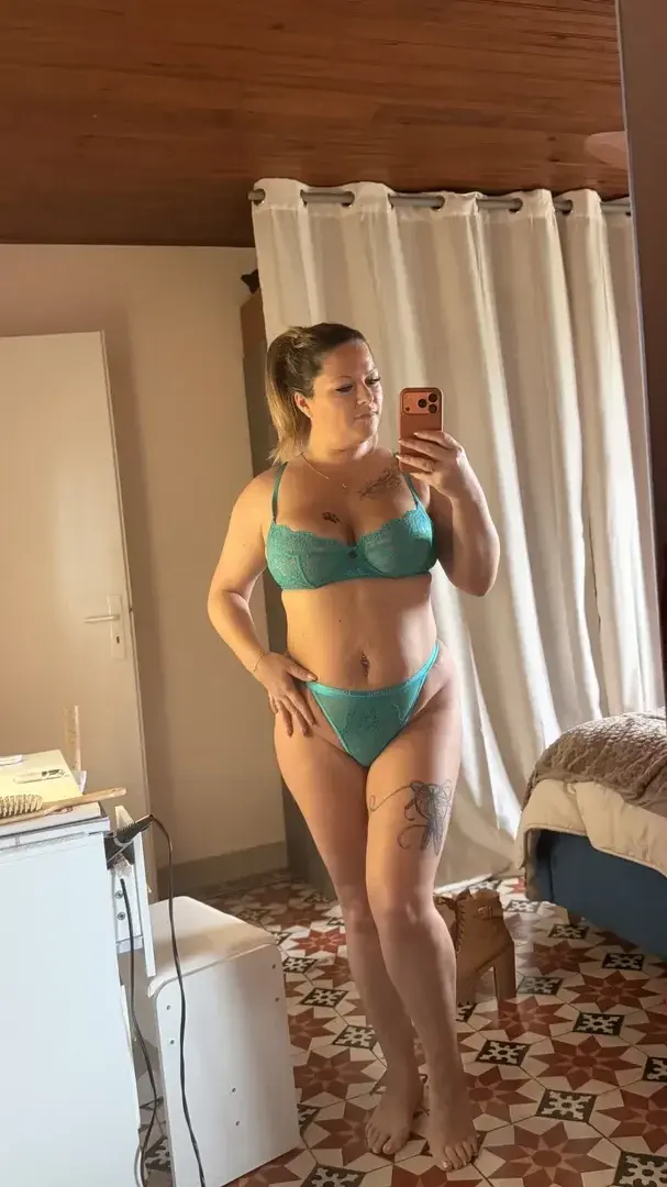 Je suis prête à te rendre complètement dépendant… Addict ? 🔥💦😏 Abonnement gratuit pour toi, deviens addict !#Fetish #Milf #Hardcore #Tatoo