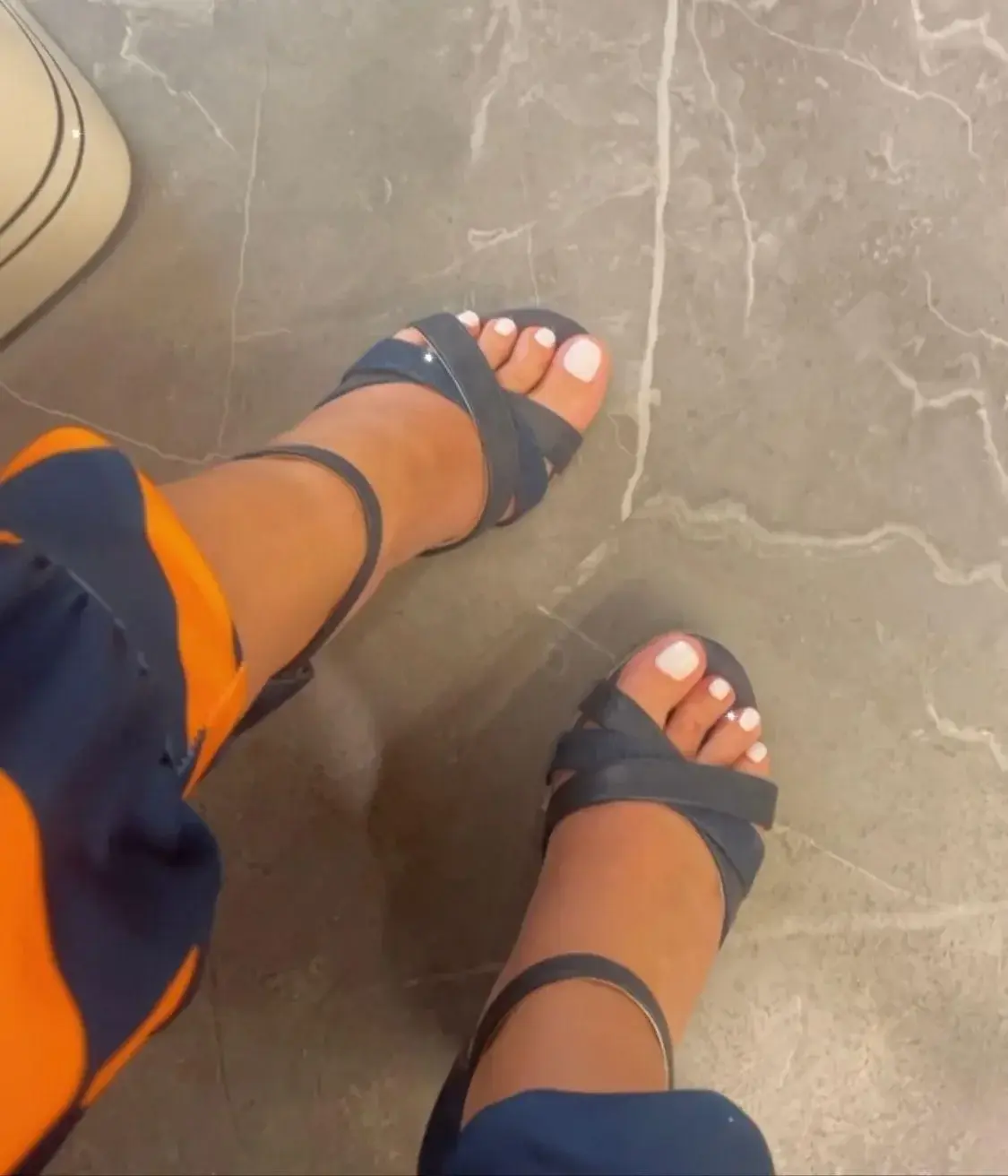 Leak & nude 1 — Pied-sexy-foot