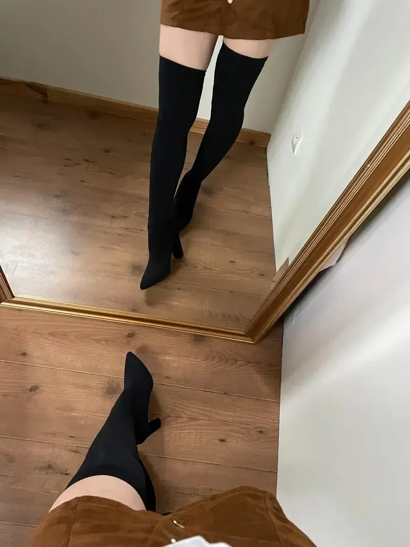 Leak & nude MYM — Heloise_dpn : « Bonne journée à vous !🌸Pour ceux qui aime, j'ai des cuissardes maintenant ! ❤️ » (MYM)