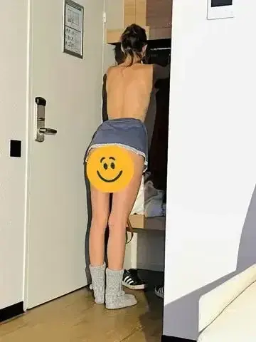Leak & nude MYM — Louise-caen : « Quand t’a prévu un peu court….😊😊😊😊#coquine #fesses #ass #butt #francaise #frenxh #française » (MYM)