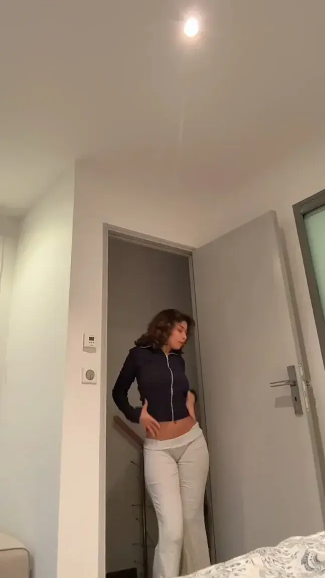 Leak & nude MYM — Lestia : « Tu la trouve comment ma petite dance?🤭🥰 » (MYM)