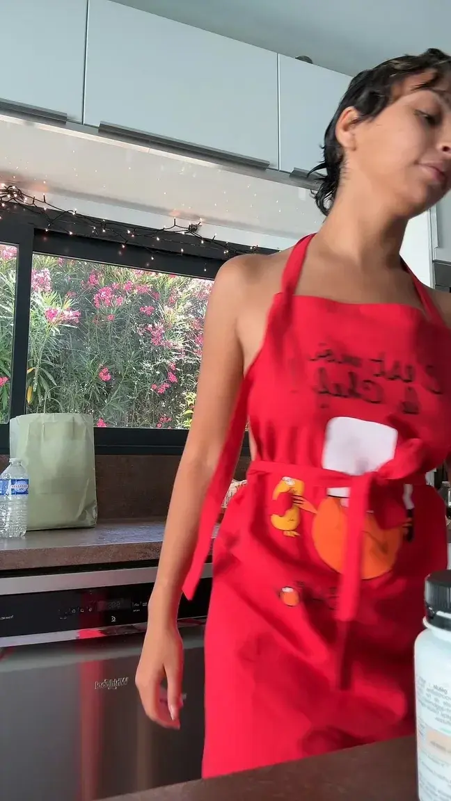 Leak & nude MYM — Lestia : « Tu veux manger quoi aujourd'hui?🤭 » (MYM)