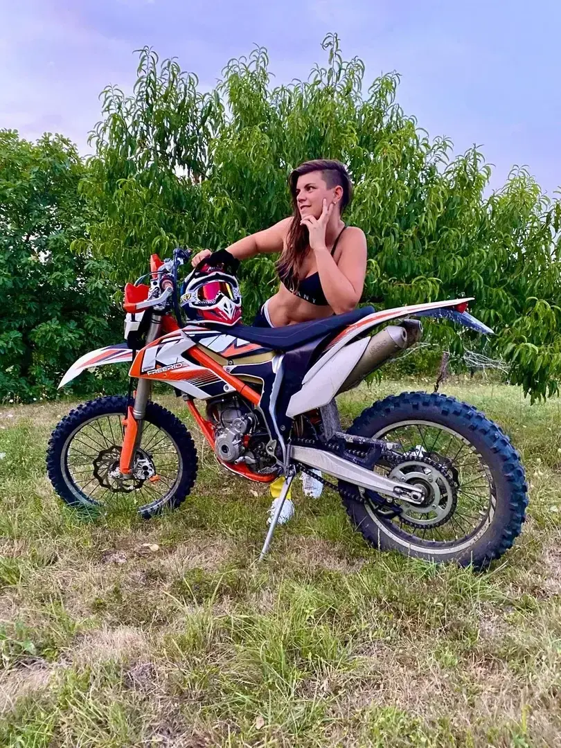 Leak & nude 6 — Motocrossgirl