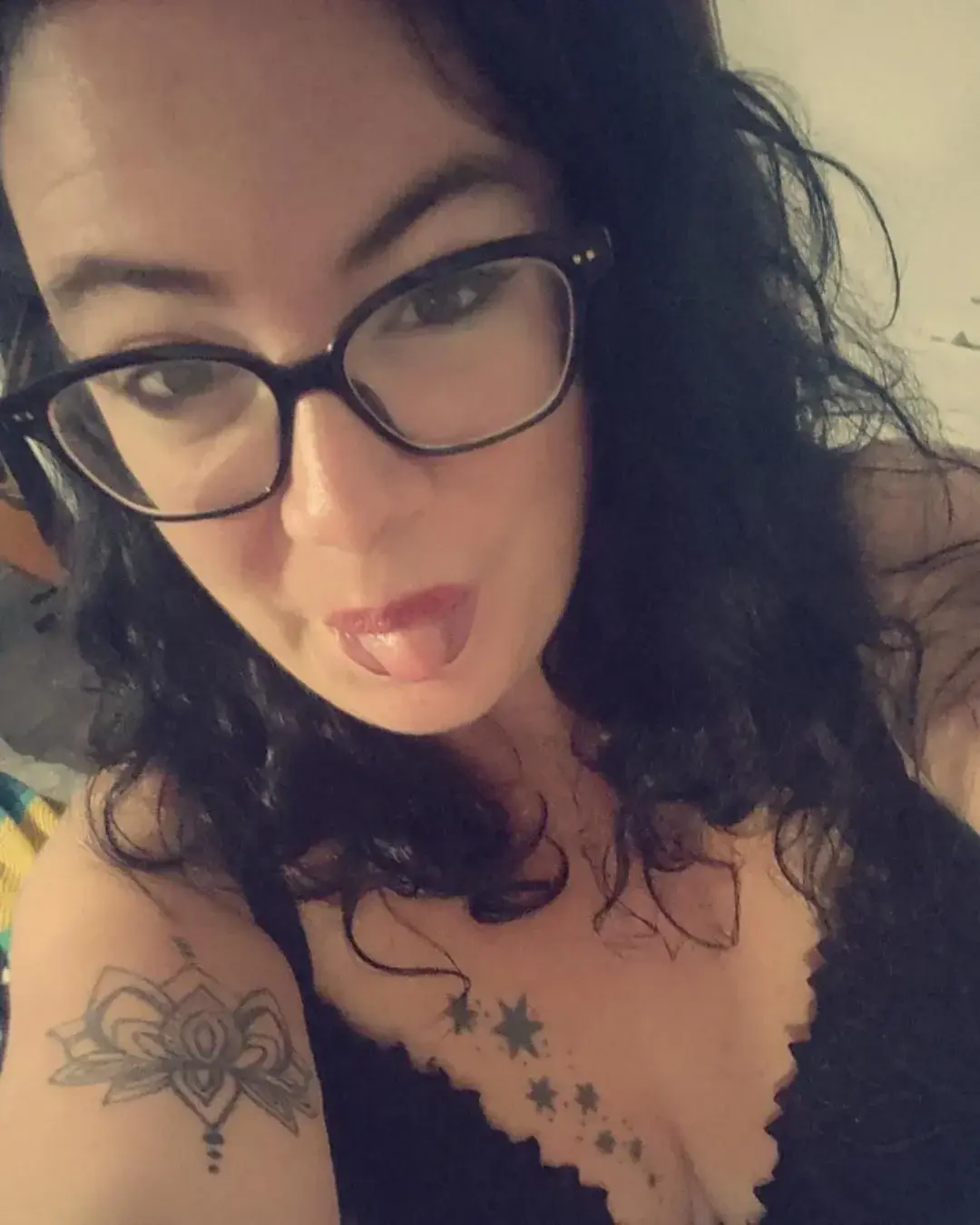Bon dimanche 😘#sexy #femmeronde #langue