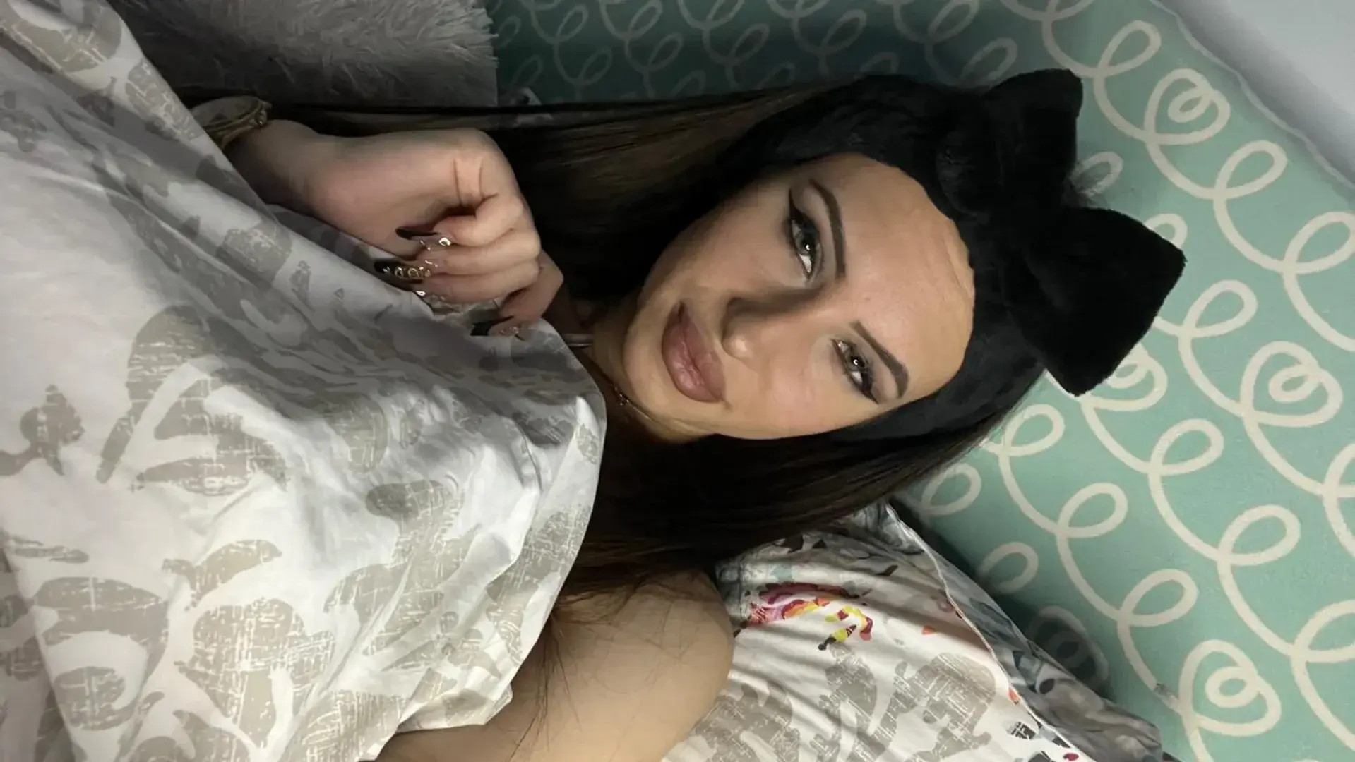 Good morning, I had an extremely hard week, that's why I could't post anything😫. Please tell me about your week 😽