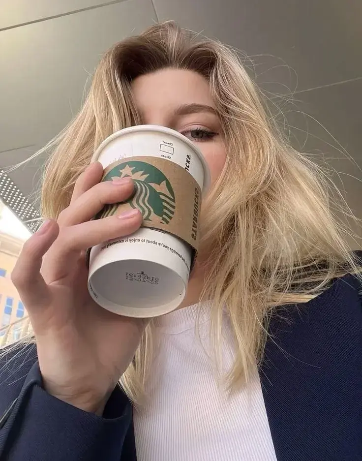 Me invitas un café? #young #blonde #greeneyes #sexy #openpussy #wetpussy #coffee