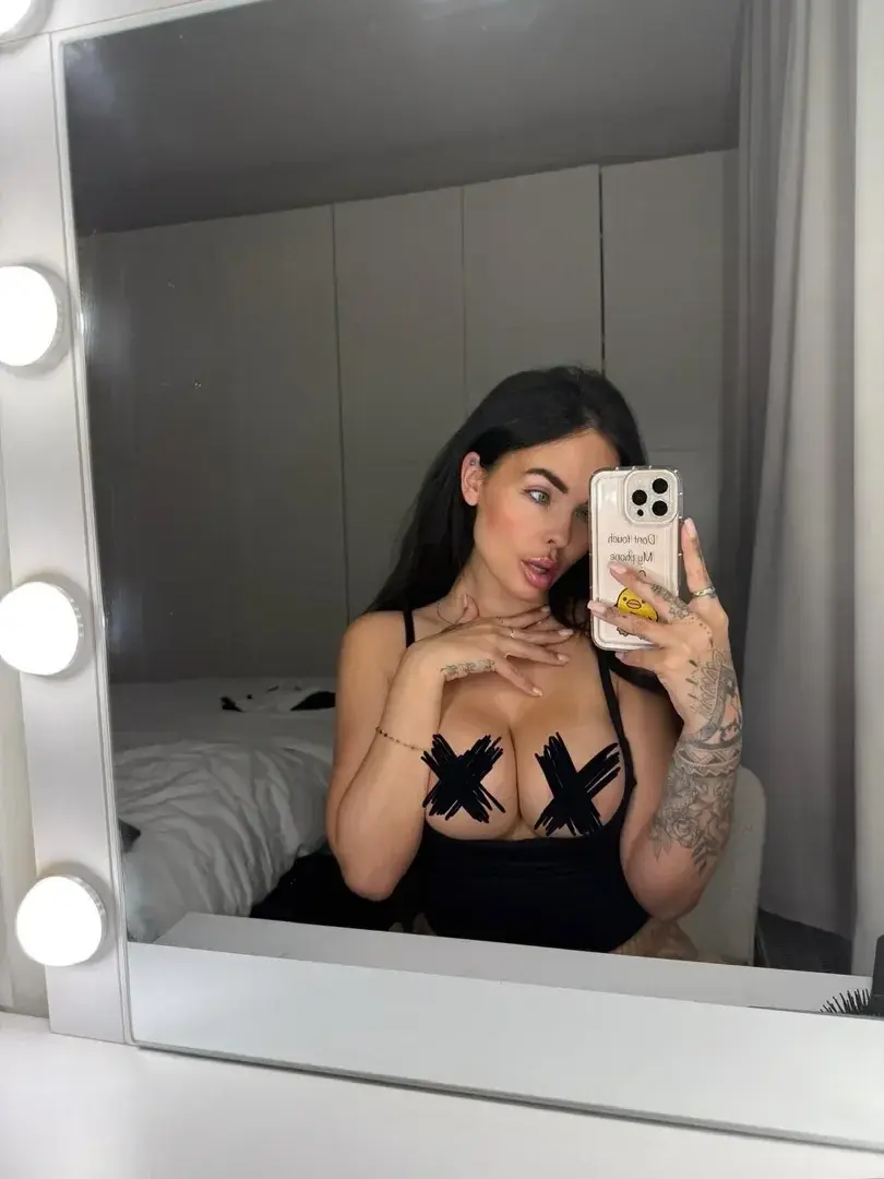 Leak & nude 20 — Feliciamalsch