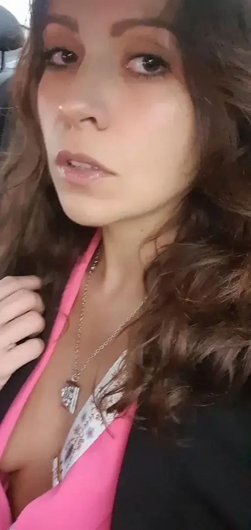 Leak public de Katyprettygirl — « Do I need to wear underwear? The bra is probably superfluous? Breasts are lovely, nipples stick out and tender face » (nude) sur MYM