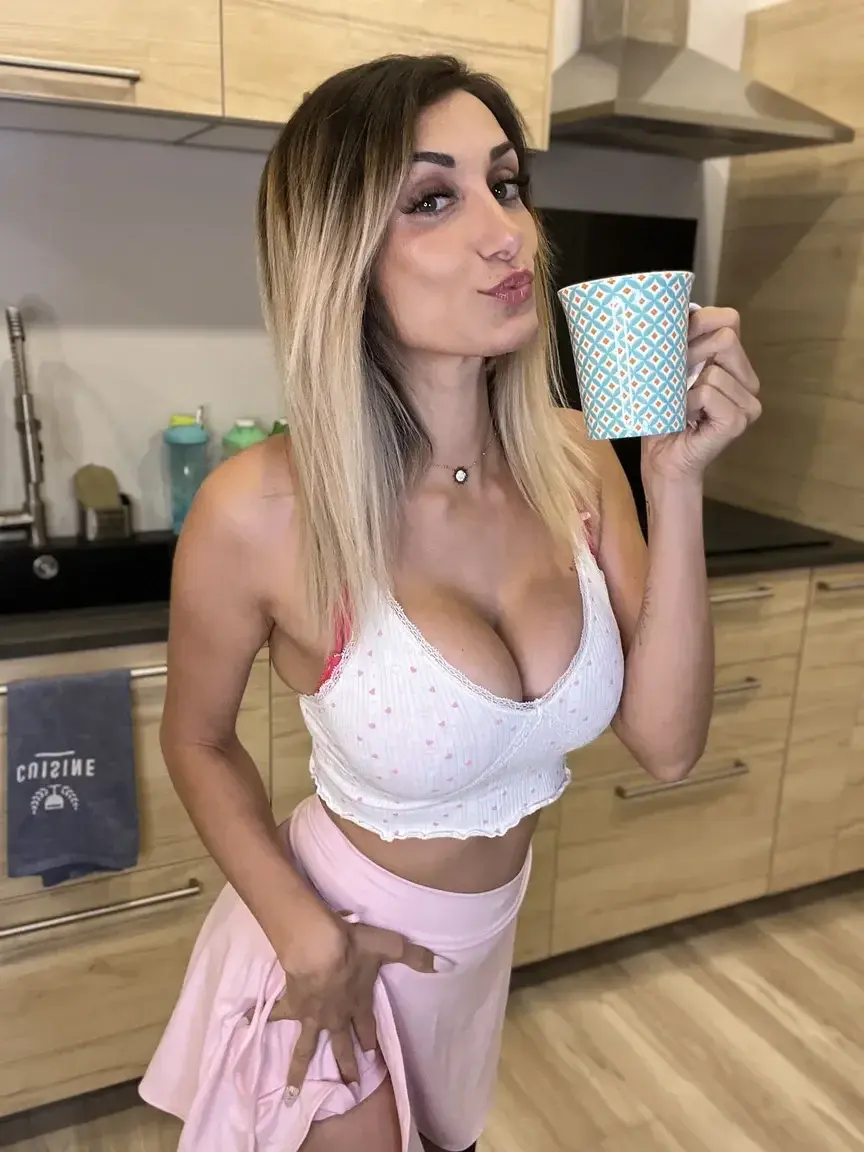 Leak & nude MYM — chloesanchez : « Je préfère les hommes intéressants aux messages sans intérêt 😉 » (MYM)