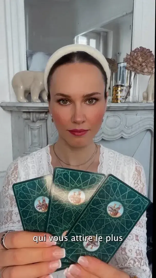 Pour recevoir la signification de la carte choisie, envoyez-moi un message avec le chiffre (1, 2 ou 3).N'attendez plus pour explorer les possibilités de guérison et de transformation offertes par le nettoyage quantique. Contactez-moi dès aujourd'hui pour démarrer votre voyage vers une vie plus équilibrée, harmonieuse et épanouissante.#tarot #arcanemajeur #tirage #tiragetarot #messagepersonnel #choisircarte