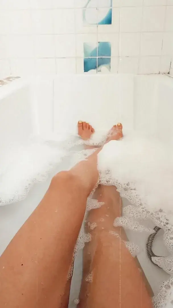Leak & nude 6 — Footloose69