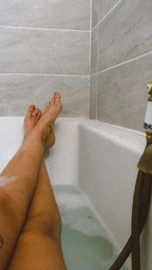 Leak & nude 10 — Footloose69