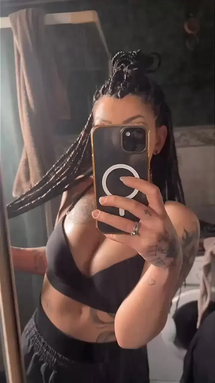 Leak & nude MYM — Tattoogirlyy666 : « Bon dimanche #black » (MYM)