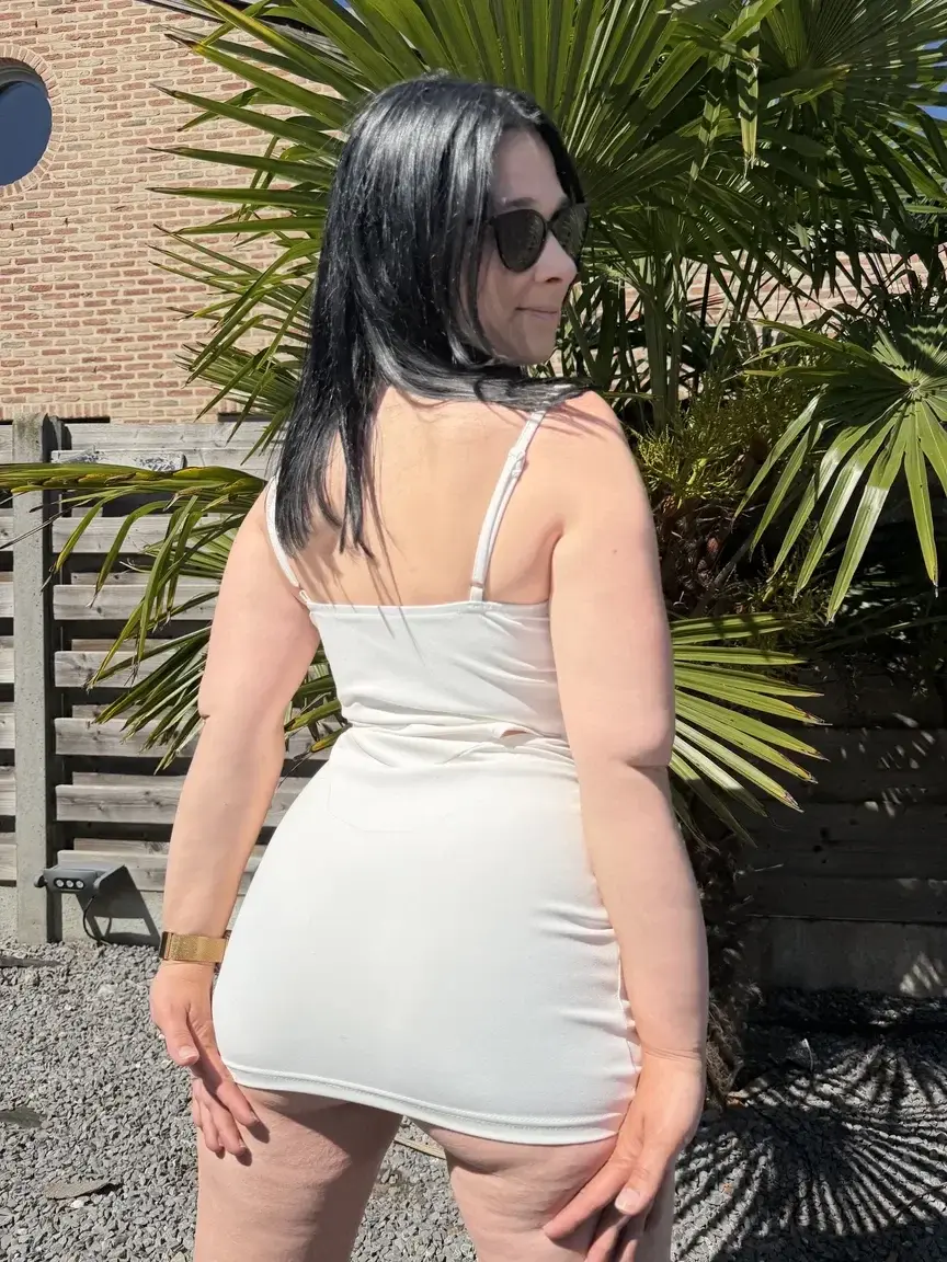Leak & nude MYM — Chiennesophia : « Encore le soleil ☀️ » (MYM)