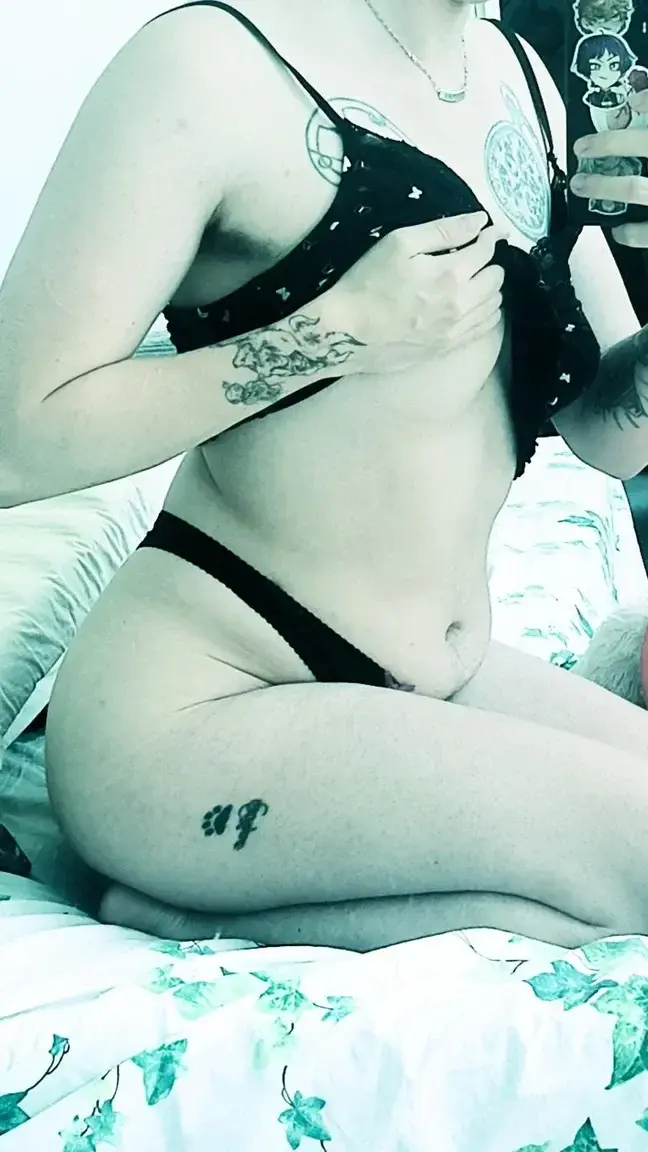 Leak & nude MYM — Genderanonyme : « J'espère que vous passez une bonne journée 😘 » (MYM)