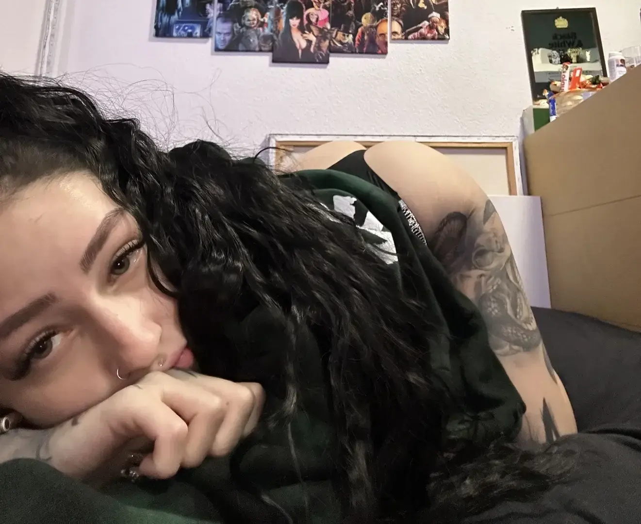 Leak & nude MYM — Beliinda38er : « I only look innocent when I’m lying like this » (MYM)