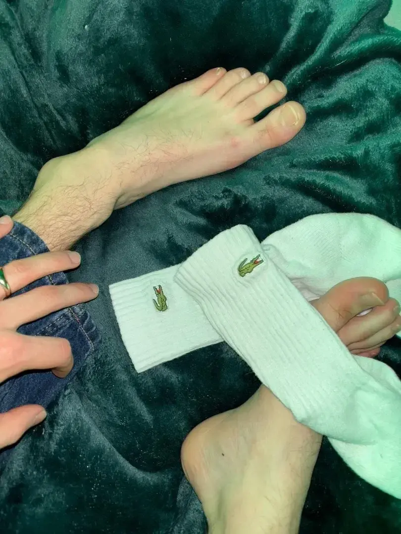 Leak & nude 1 — Featofourfeet