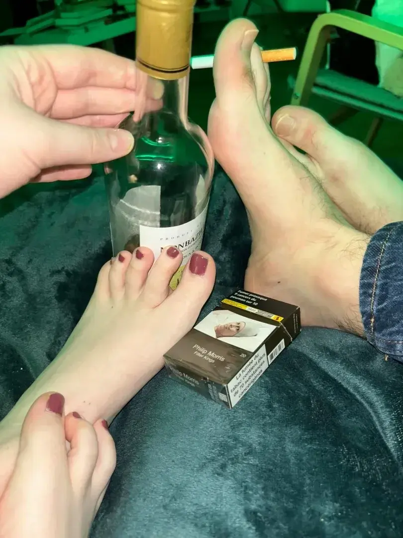 Leak & nude 2 — Featofourfeet