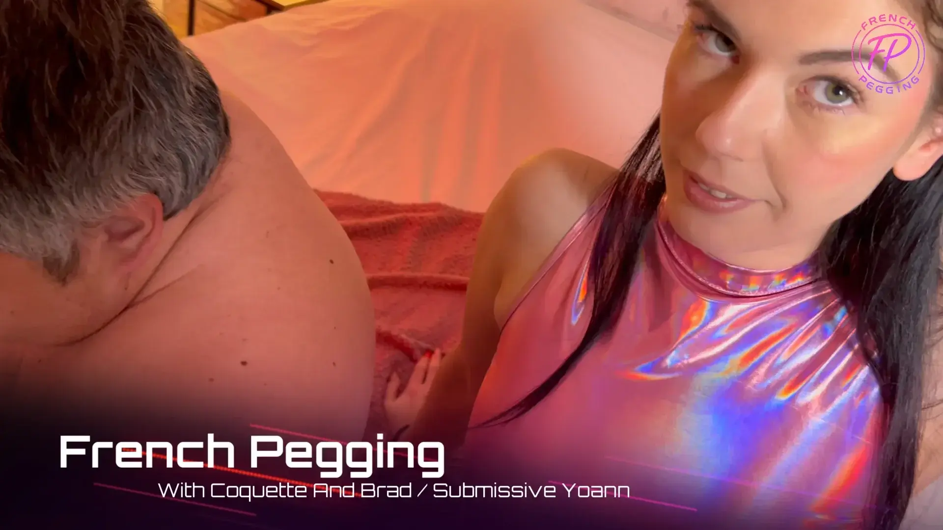 La vidéo est dispo ! 😈🔥"French Pegging – Un fan suce mon homme pendant que je lui baise le cul avec mon strapon! Orgasme anal intense"