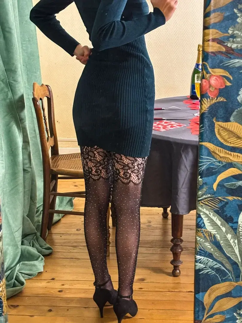 Qu'est-ce que tu penses de ma tenue pour samedi ? Oups elle est mal cadrée...