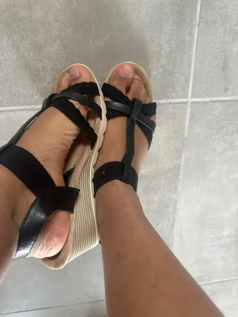Leak & nude 2 — Lespiedsreunionnaise