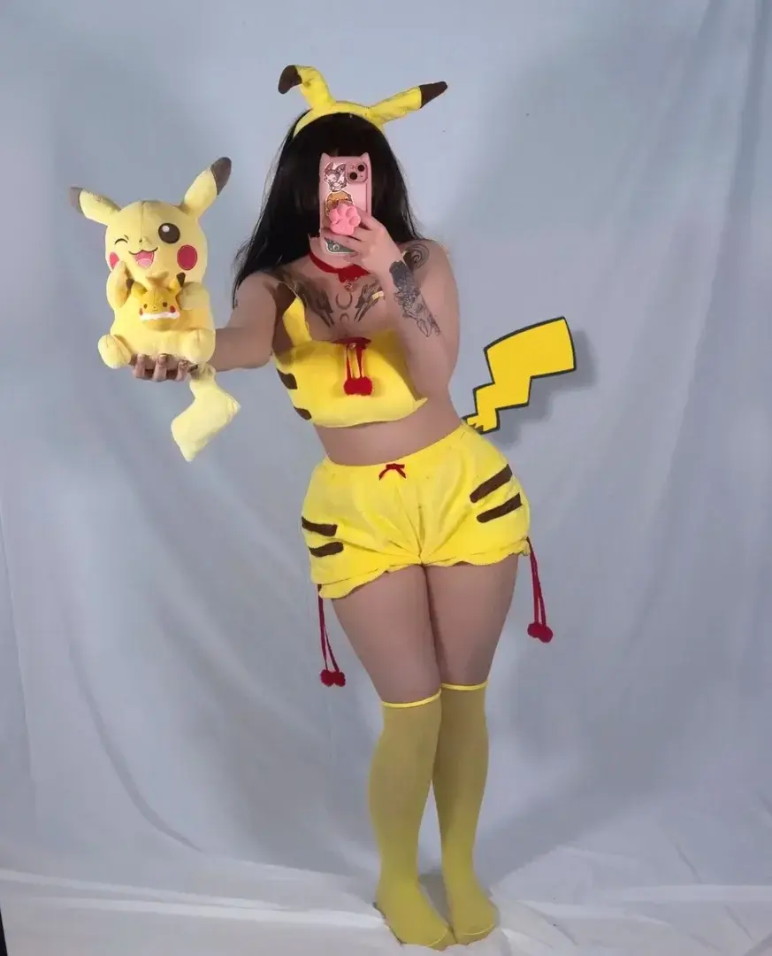 Viens découvrir mon monde cosplay sur mon MYM à 0 euros 👀