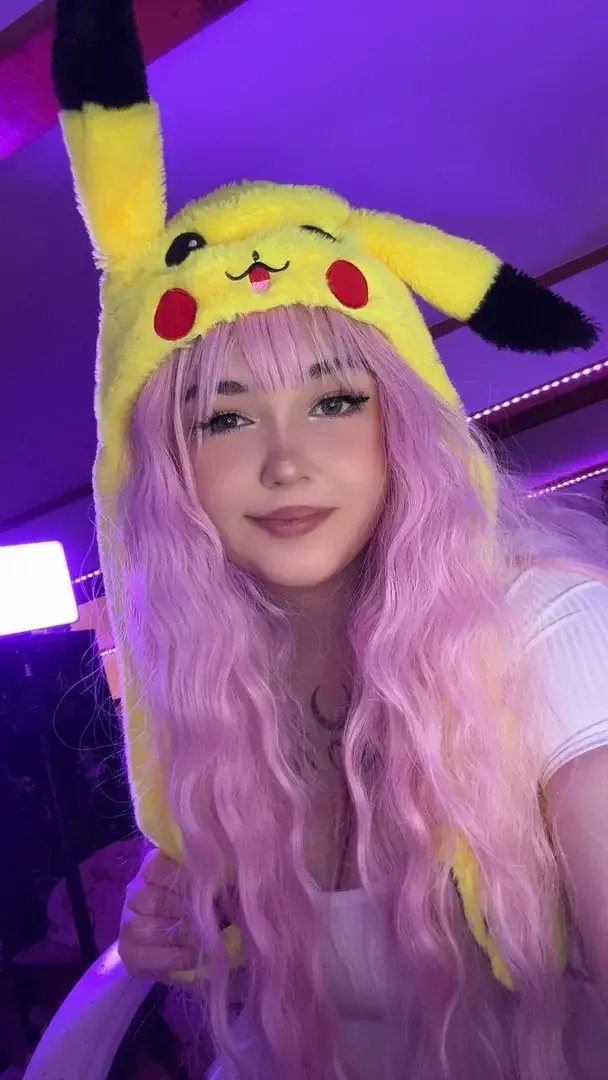 Leak public de Unekochan — « Viens découvrir mon monde cosplay sur mon MYM à 0 euros 👀 » (nude) sur MYM