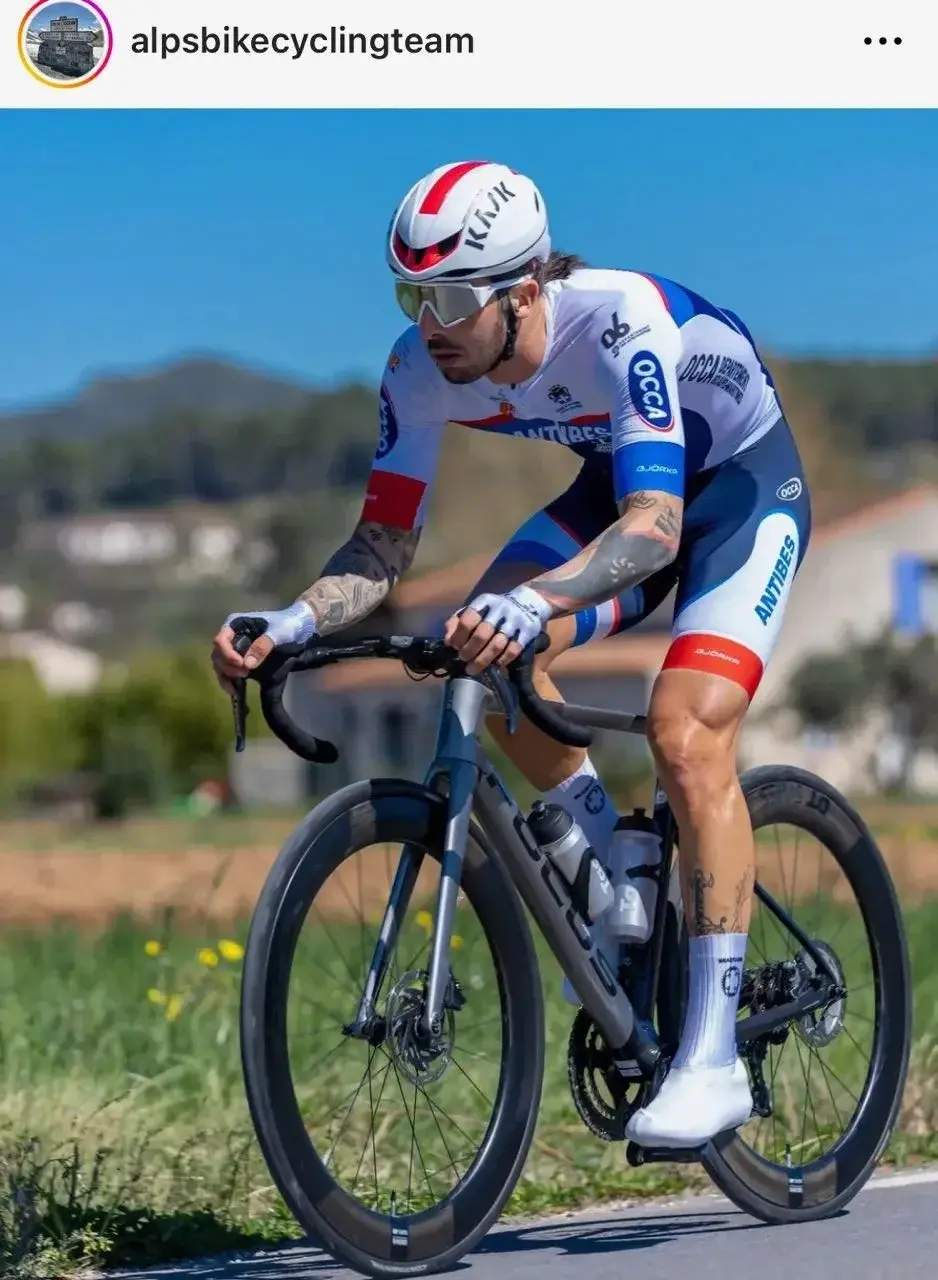 Leak & nude 2 — Le_cycliste