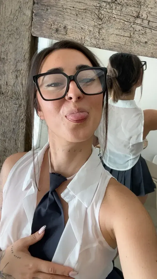 Leak & nude MYM — chloe_callista : « Viens parler, je mords pas (trop) » (MYM)