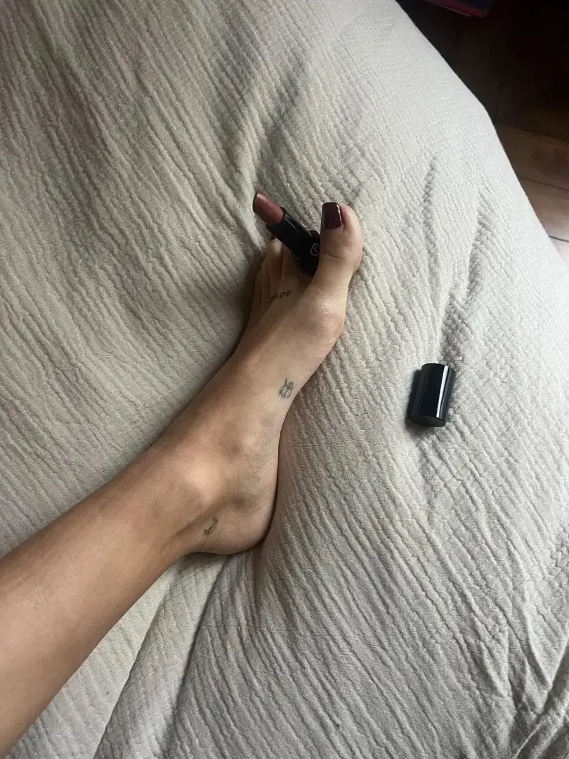 Leak & nude 2 — Vickytattoofeet