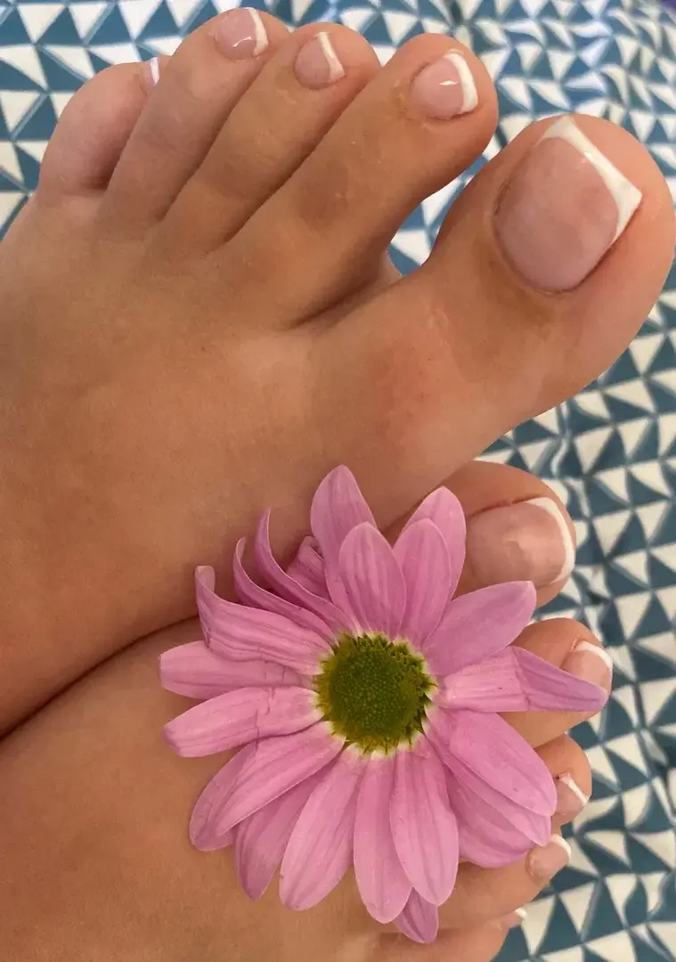 Leak & nude 1 — Piedsdepoupee