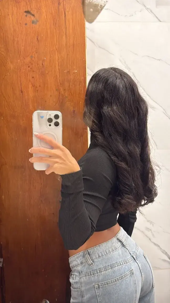Leak & nude MYM — Larasvc : « Mon mym gratuit code : LARA06 » (MYM)