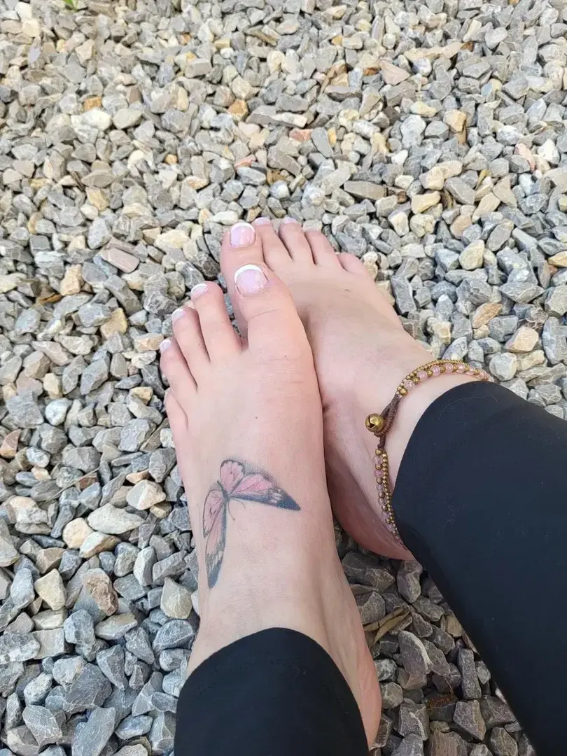 Leak & nude 2 — Livia-piedi-feet