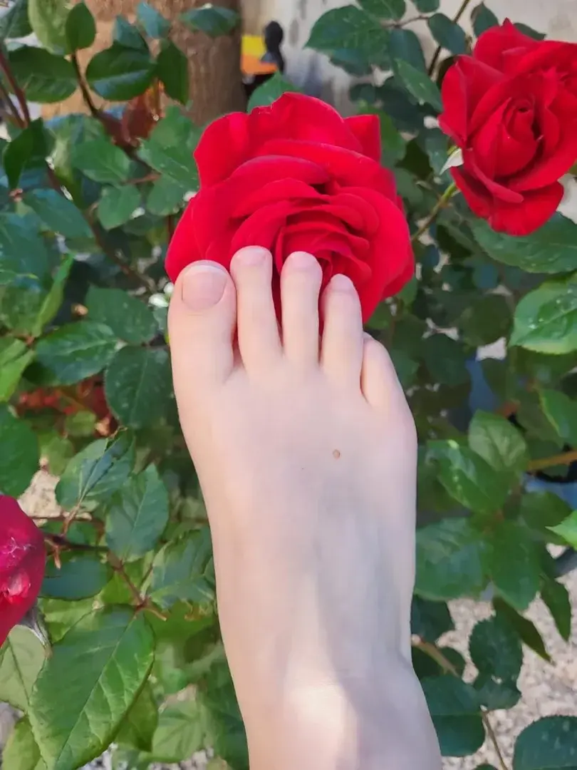 Leak & nude 4 — Livia-piedi-feet