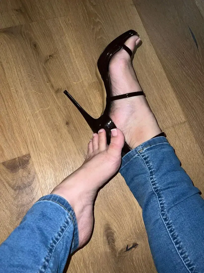 Leak & nude 2 — _de_deesse_feet