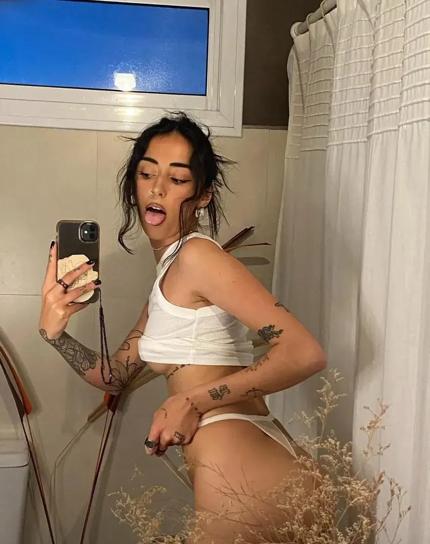 đ Abo GRATUIT Ă VIE +1 vidĂ©o gratuite đHeyyy ! đž Suis-moi pour dĂ©couvrir mon cĂŽtĂ© cachĂ© :) Si tu tâabonne tâaura une vidĂ©o de moi gratuitement en privĂ© đ