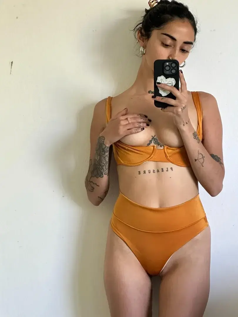 Leak public de Lapetitepili — « 🎁 Abo GRATUIT À VIE +1 vidéo gratuite 🎁Heyyy ! 🌸 Suis-moi pour découvrir mon côté caché :) Si tu t’abonne t’aura une vidéo de moi gratuitement en privé 🙈 » (nude) sur MYM