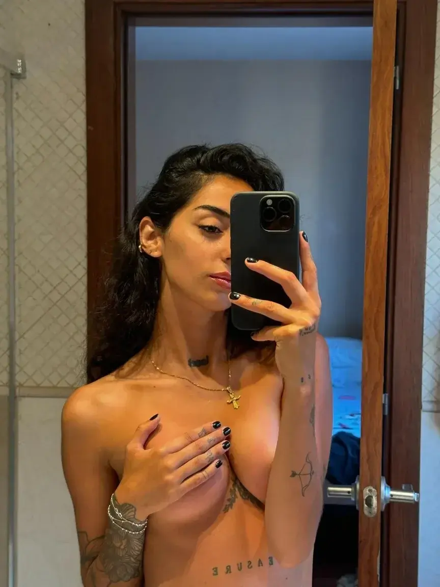 Leak & nude MYM — lapetitepili : « 🎁 Abo GRATUIT À VIE +1 vidéo gratuite 🎁Heyyy ! 🌸 Suis-moi pour découvrir mon côté caché :) Si tu t’abonne t’aura une vidéo de moi gratuitement en privé 🙈 » (MYM)