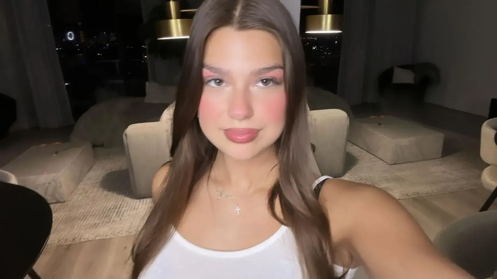 Leak & nude MYM — Xeniahelenaa : « Ich wette, du hältst keine 10 Sekunden Blickkontakt 😇 » (MYM)