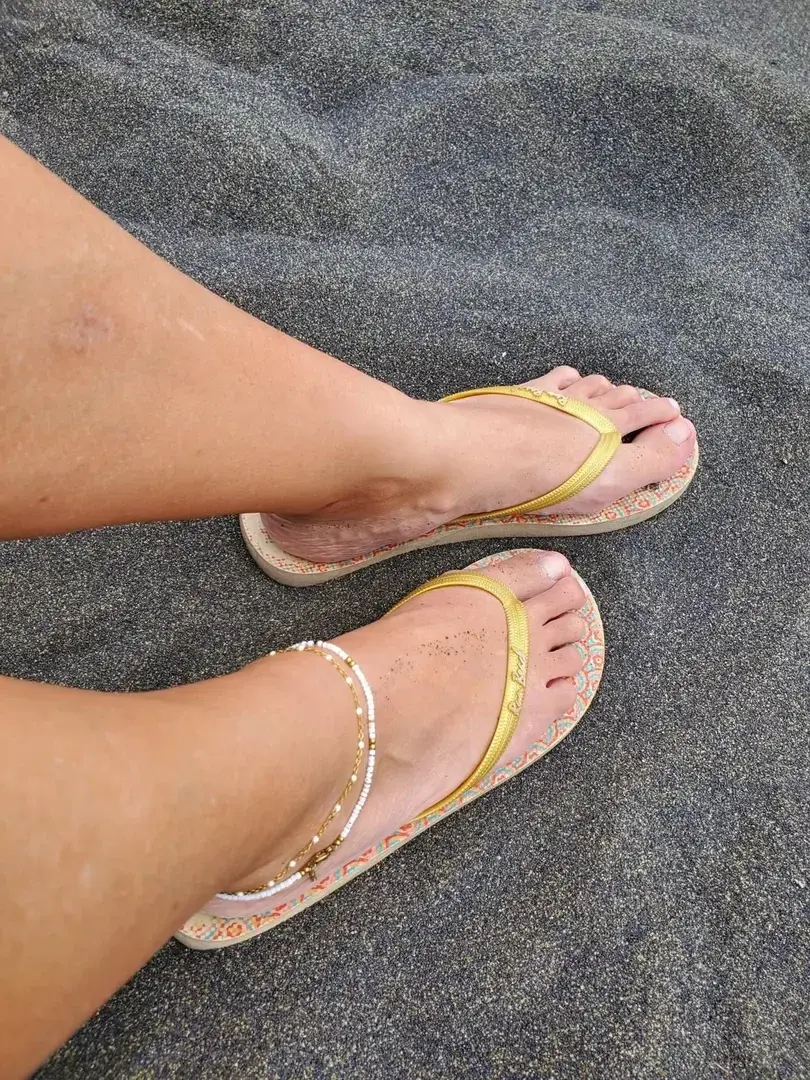 Leak & nude 1 — Footonthebeach