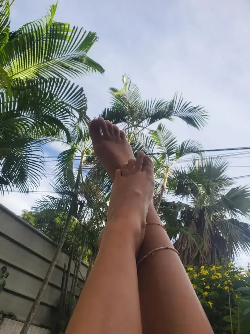 Leak & nude 9 — Footonthebeach