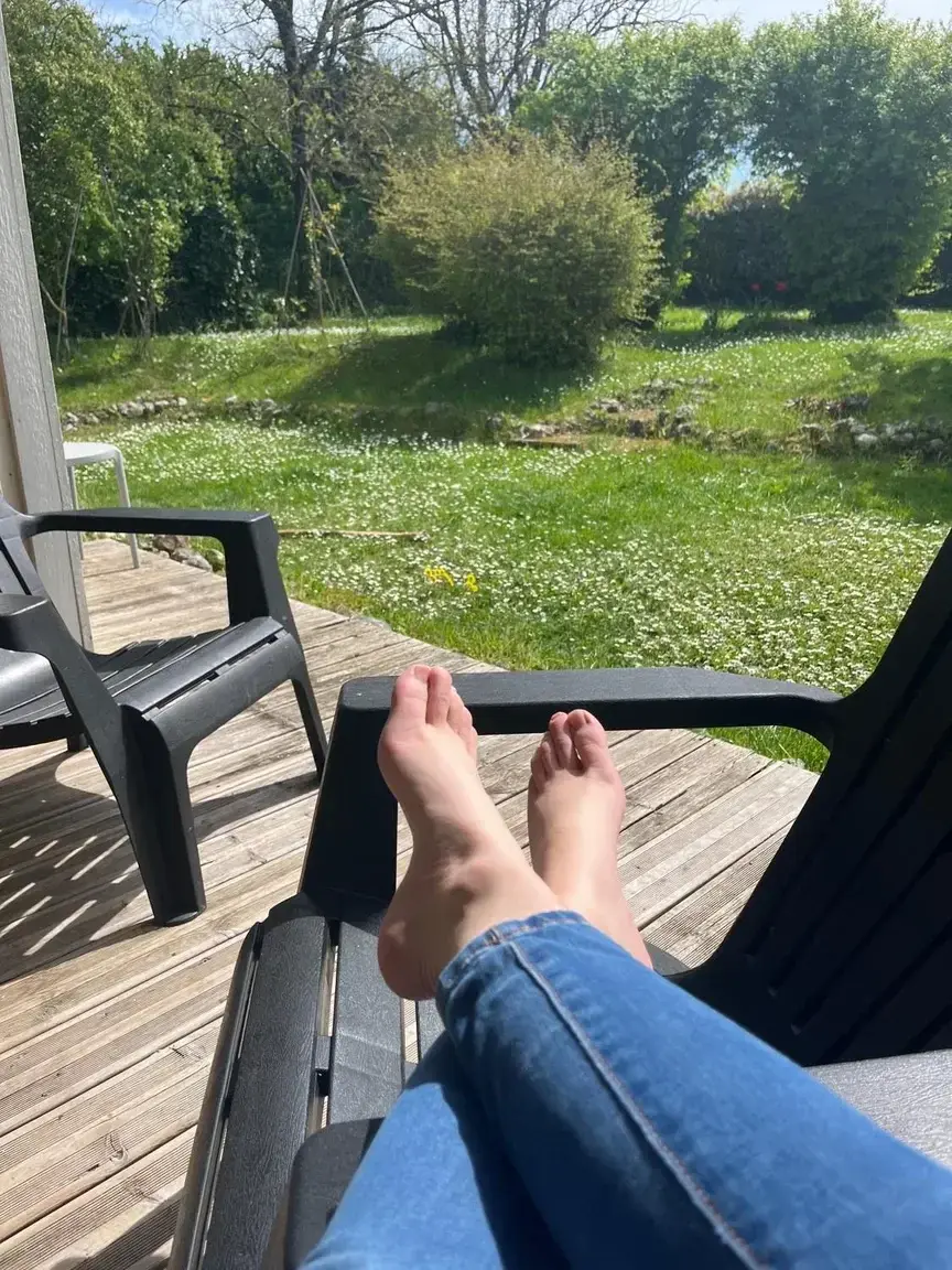 Leak & nude 2 — Piedsperdu_
