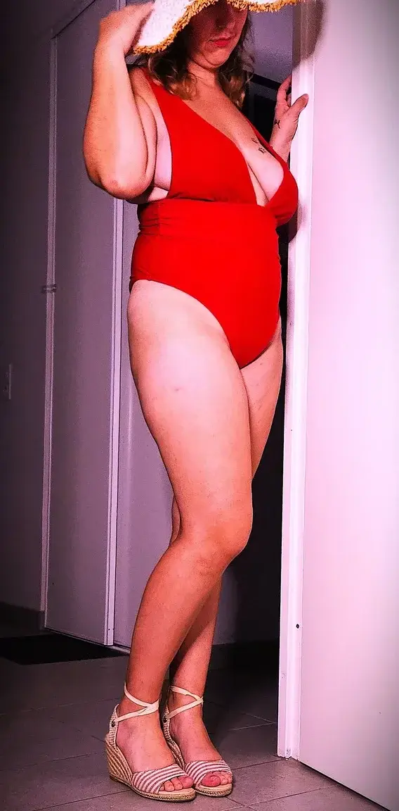 Leak & nude MYM — Sa7tine : « tu passes…ou tu restes regarder ? 😌fais attention… je pourrais te laisser entrer.#teasing #desire #addictive #sensuelle #temptation #curves #confidence #frenchgirl #mym #of » (MYM)
