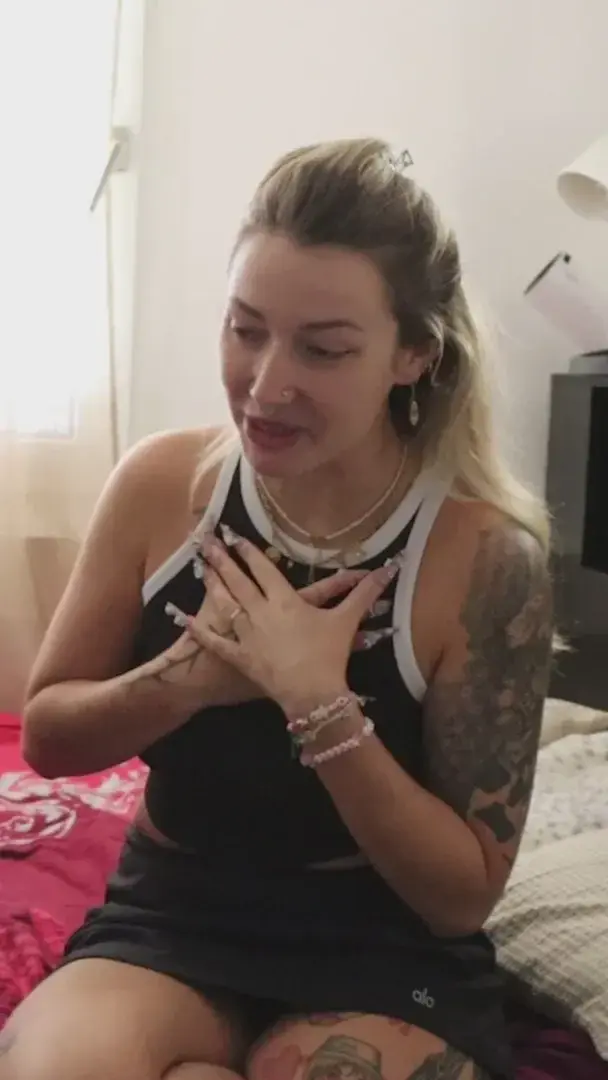 Leak & nude MYM — Normalguyporn : « Interview de LivTaMeuf : Livia est une pro et une libertine qui a fait du Jacquie et Michel. » (MYM)