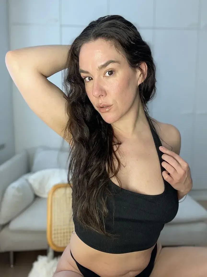 Leak & nude MYM — Milkandhoneylullabies : « Viens me voir plus... nue...Abonnement gratuit! profite!Code: MILKGRATUIT » (MYM)