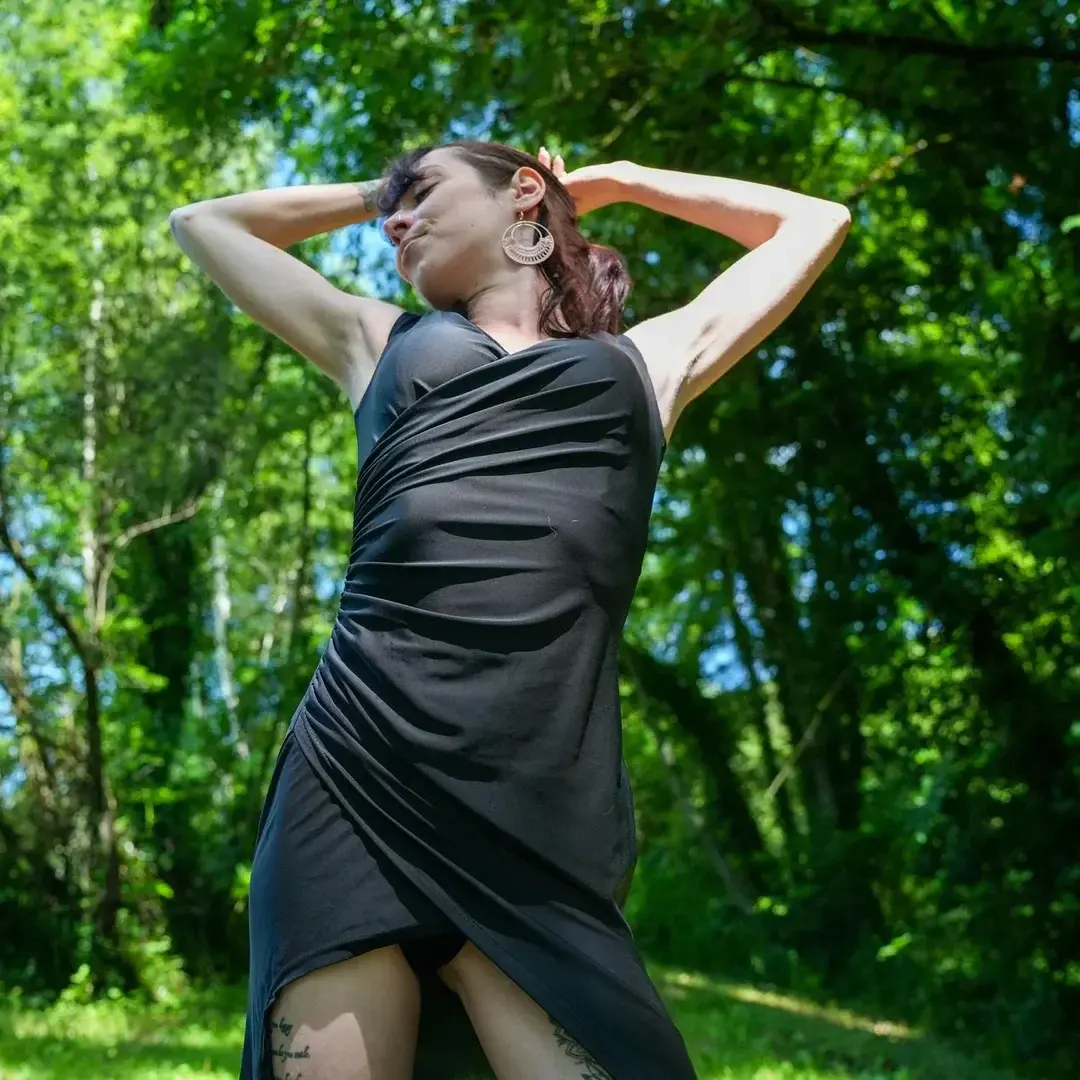 Mes doux et délicieux coquins, le moment est venu de nous laisser emporter par le jeu de la séduction. L'attente touche à sa fin, et je sens que l'excitation monte en vous, tout comme en moi 🔥 Êtes vous prêts à plonger dans un tourbillon de plaisir, et à découvrir ce que je vous réserve ? Et je compte bien vous faire perdre la tête, encore et encore 😜💋