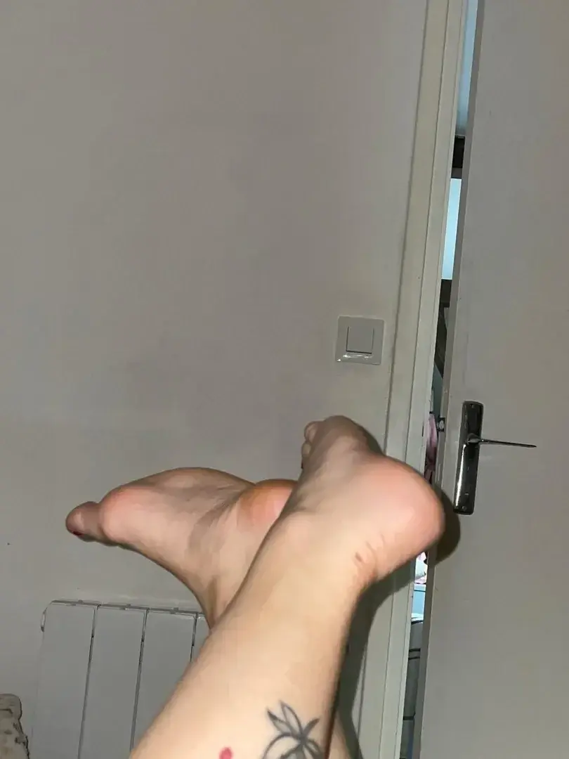 i need a massage #slave #moneyslave #feet #foot