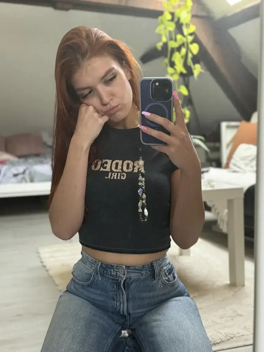 Leak & nude MYM — zeliee_ : « Abo Gratuit à vie.. tu me rejoins ? 🌙 » (MYM)