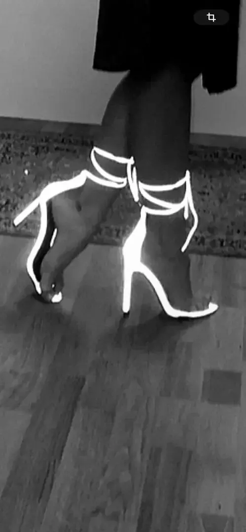 Leak & nude 1 — Piedsglamoursuisse